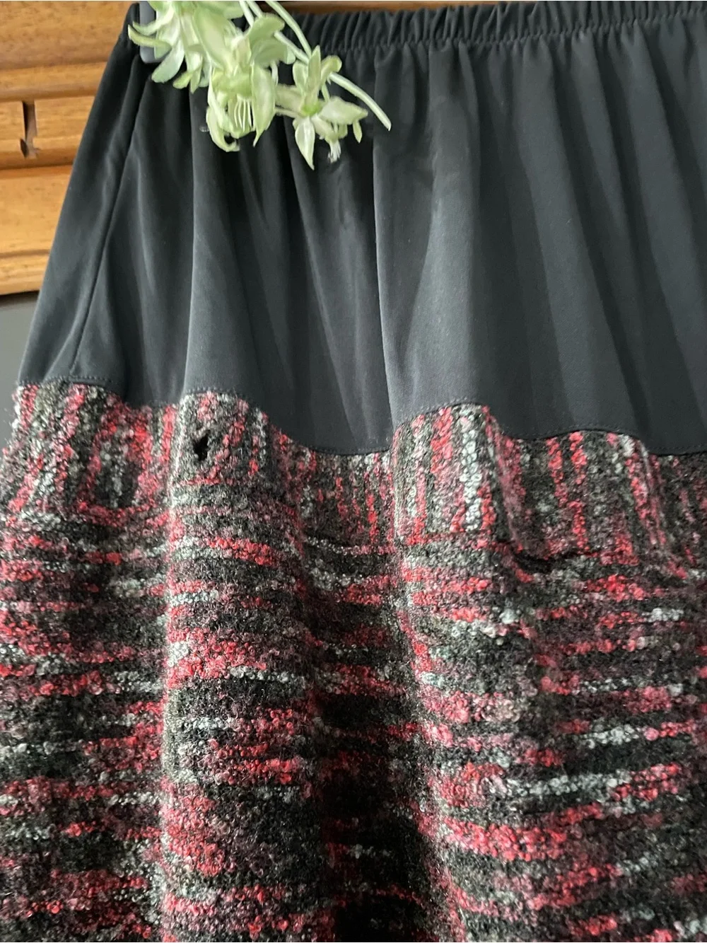 Koret Black & Burgundy Vintage Gold Marled Boucle’ Blazer(20w) & Skirt (18w) Set